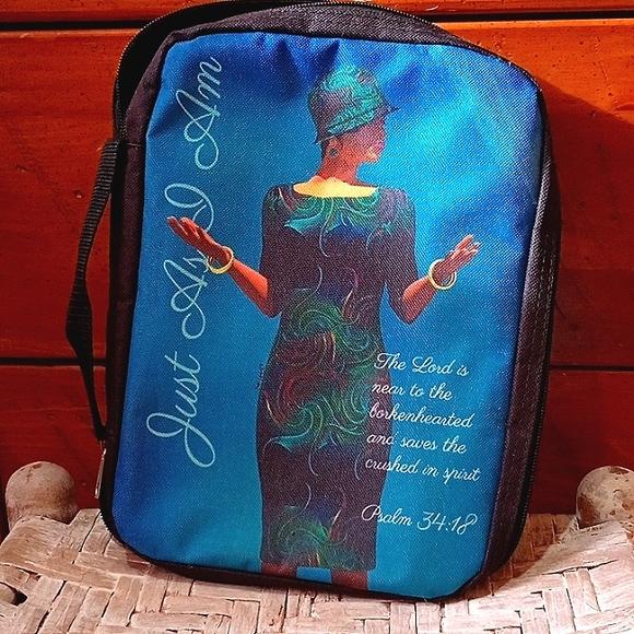 Staci Maxwell Accessories - Stylish Carrying Case 📖